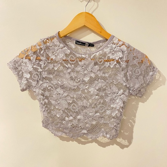 Boohoo Tops - Boohoo ➰ ladies grey floral lace short sleeve crop XXS